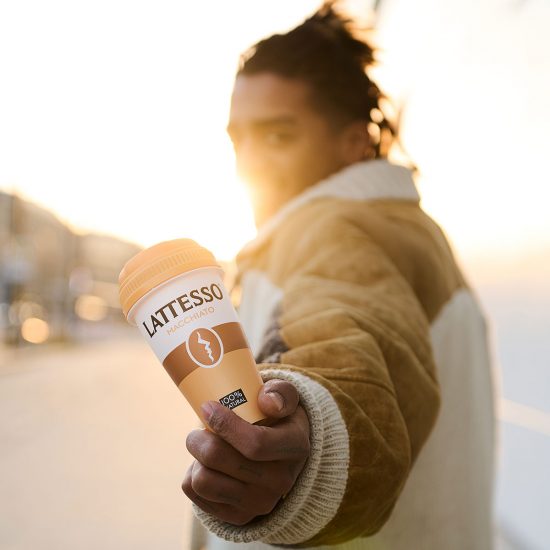 contentcreation Mann mit Kaffee by Eveliene Klink