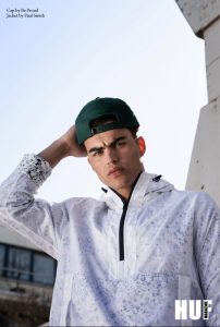 Mann mit Cap Fashion Foto von Eveliene Klink